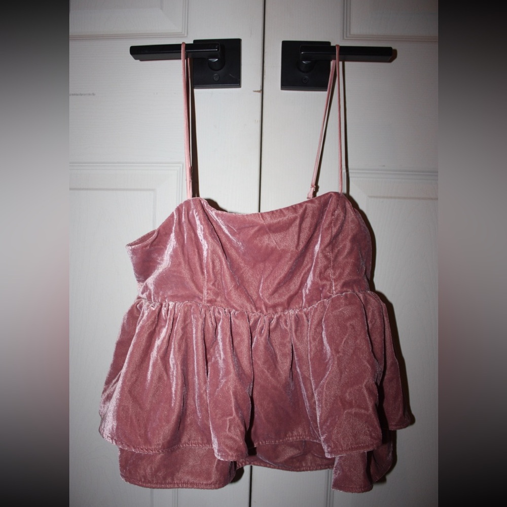 pink tank top